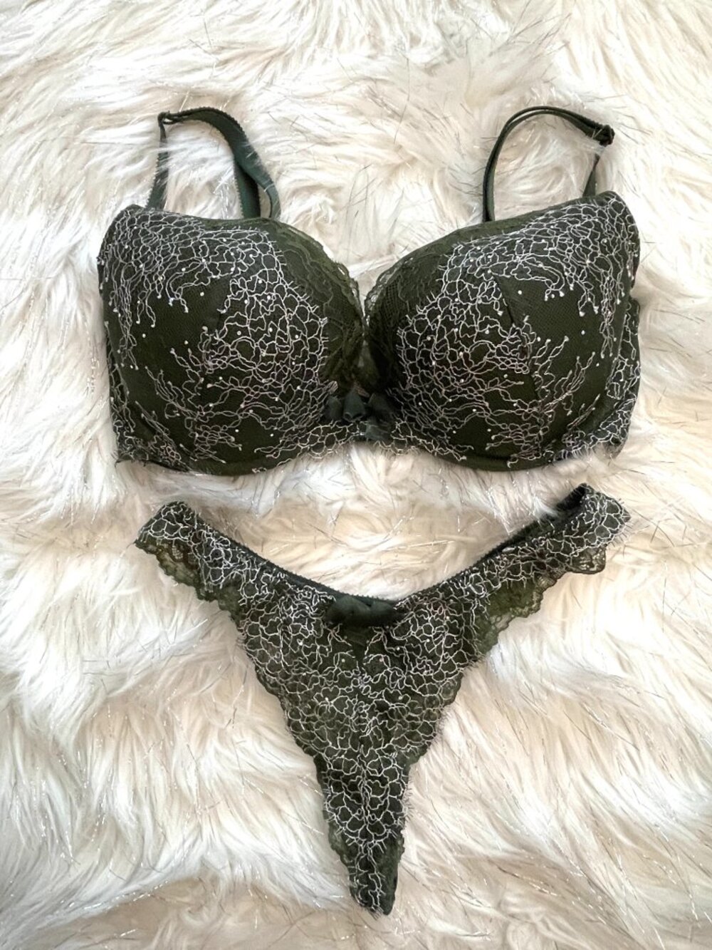 Victoria's Secret Dream Angels Push Up Bra Thong Set Green Lace Crystals 34DD XS
